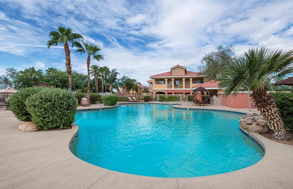 a large blue swimming pool in front of a house at Westgate Painted Mountain Golf Resort in Mesa