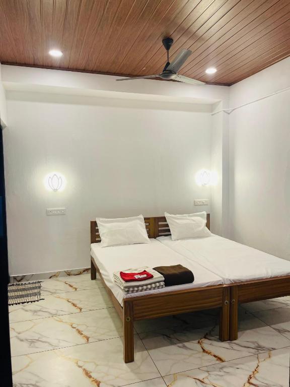 a bedroom with a bed with a wooden ceiling at MarariBeachLaVista1 in Alleppey