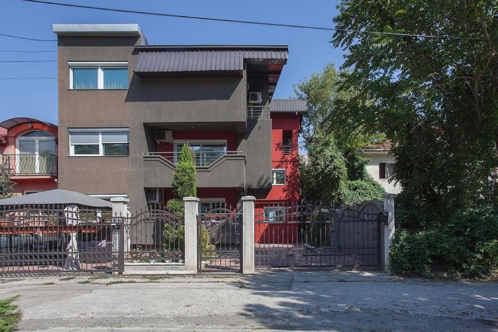 SkopjeLUX Apartments - 豪华两卧室 - 街 -  Mihaili Efthij 13/3