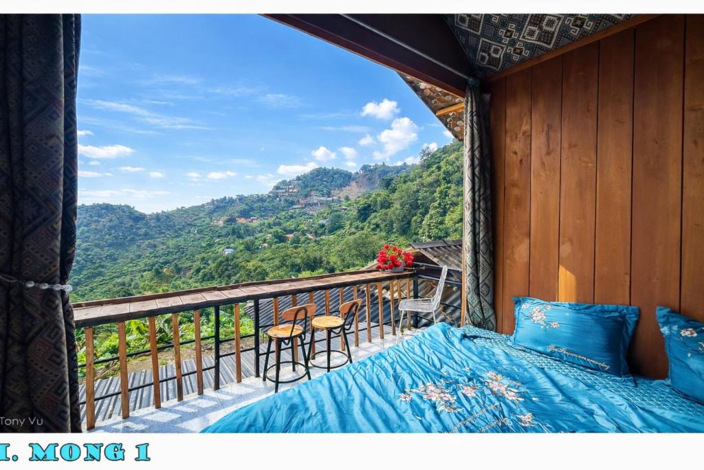 Cảnh núi rừng hoặc tầm nhìn ra núi từ khách sạn