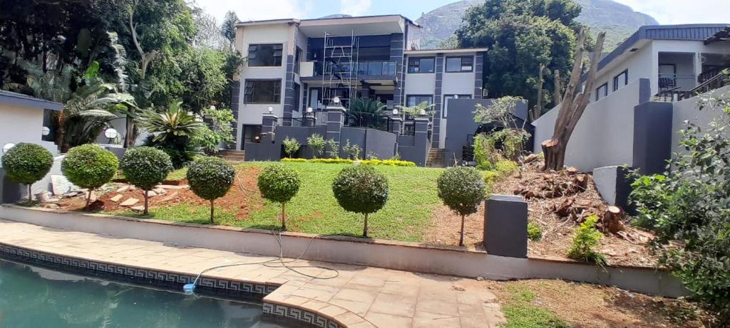 Hồ bơi trong/gần Mountain Vue