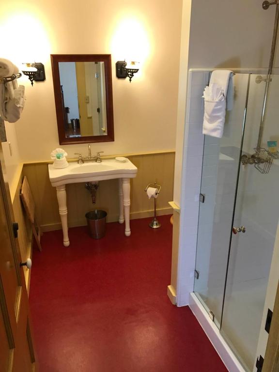 Koupelna v ubytování Cosmopolitan Hotel