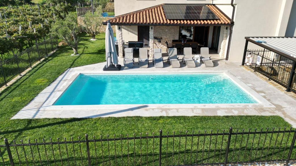 Swimmingpoolen hos eller tæt på Vila Eva Marezige Koper