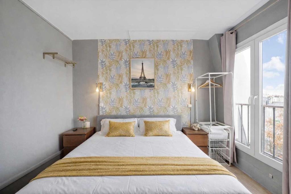 En eller flere senge i et værelse på Relaxing Cosy - 2P - Canal Saint Martin