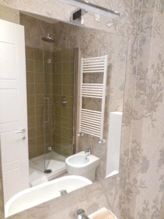 Kúpeľňa v ubytovaní Opera 19 Luxury Apartment