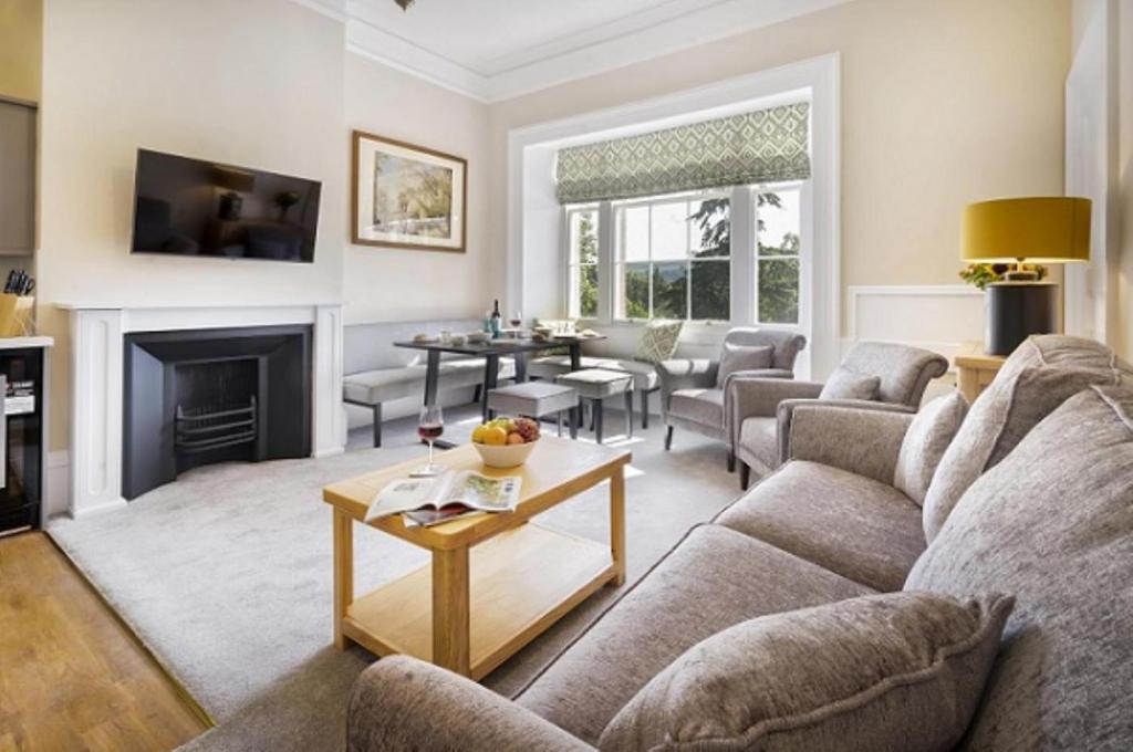 een woonkamer met een bank en een open haard bij 2 Bed in Soulby oc-d28926 in Pooley Bridge