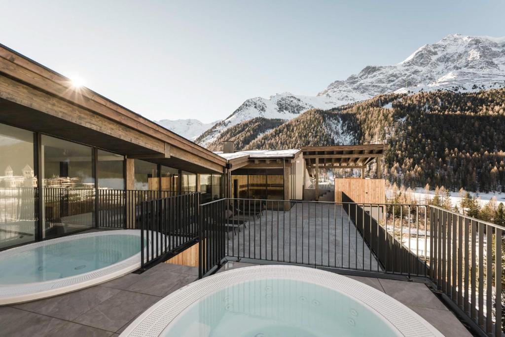 En generel udsigt til bjerge eller udsigt til bjerge taget fra hotellet