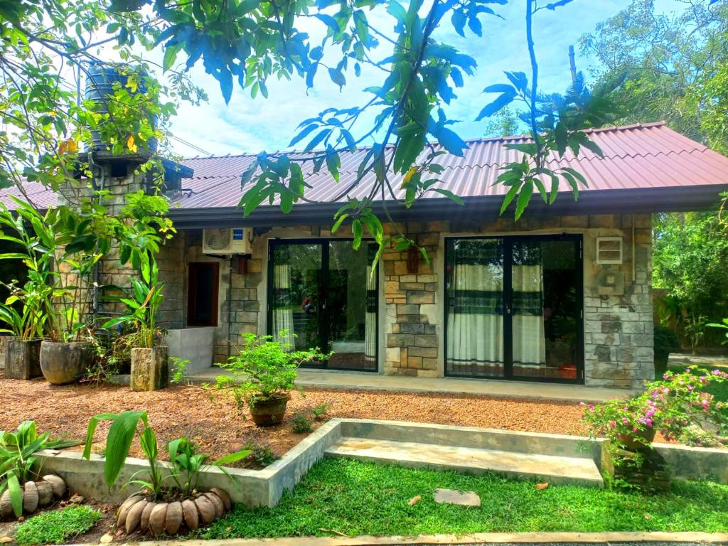 En have udenfor Madura Villa