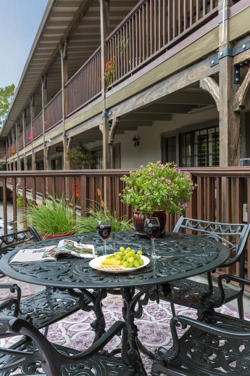 Coachman's Inn, A Four Sisters Inn photo
