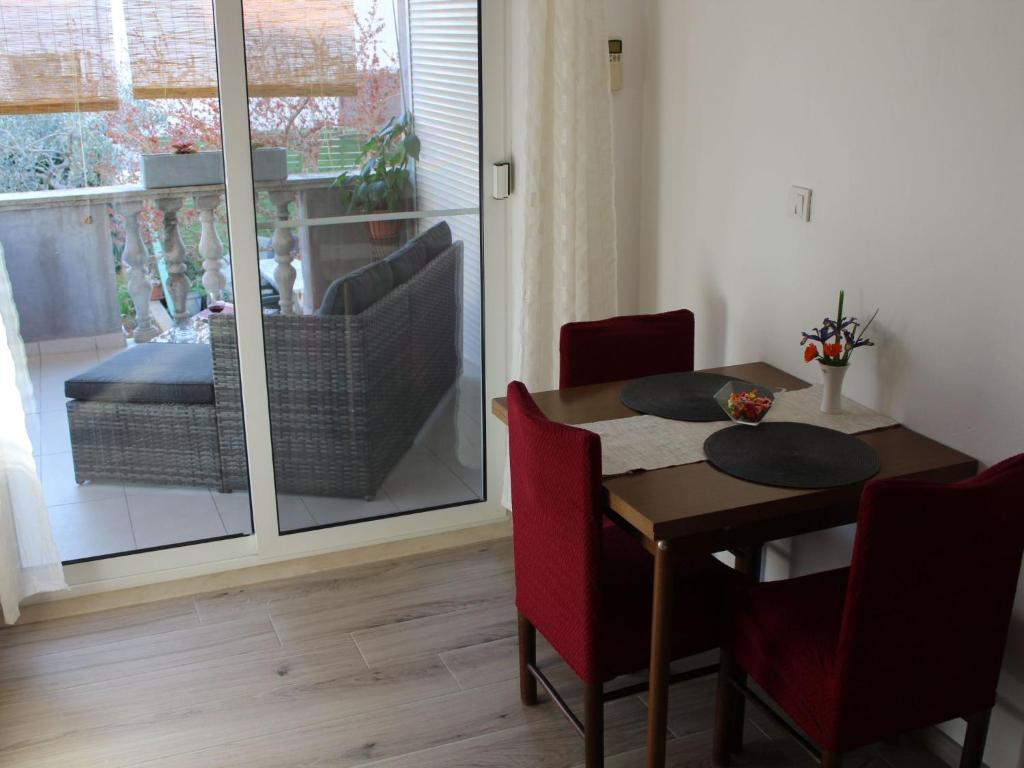 Apartment Gemütliche Wohnung mit Terrasse by Interhome