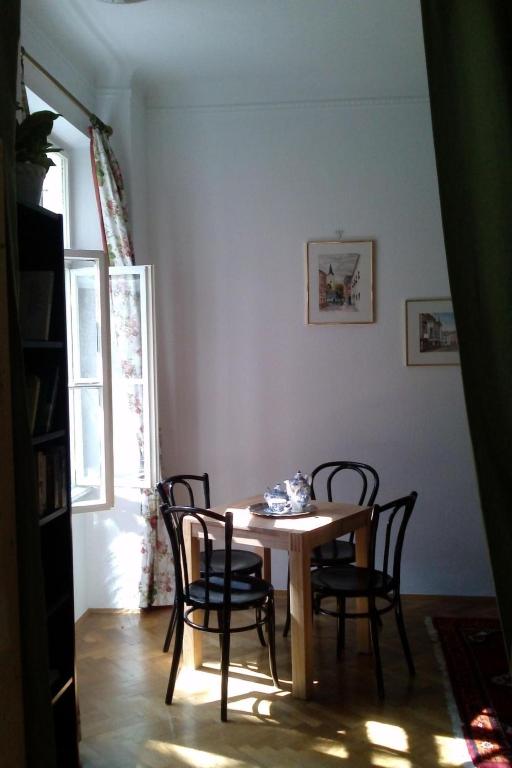 Apartment Wohnung in Hernals mit Garten- und Strassenblick by Interhome