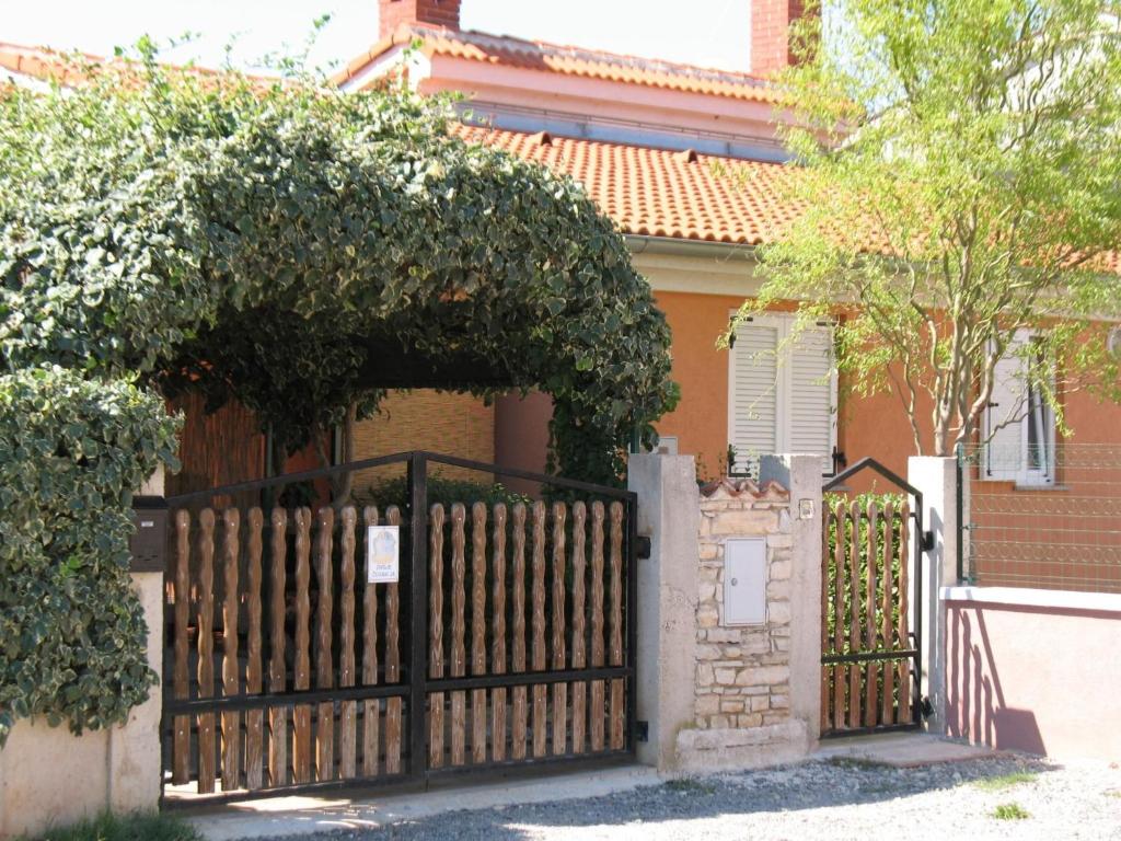 Apartment Arijana1 mit privater Terrasse by Interhome