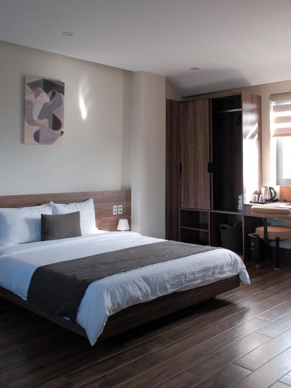 Meek - Home and Coffee - 13