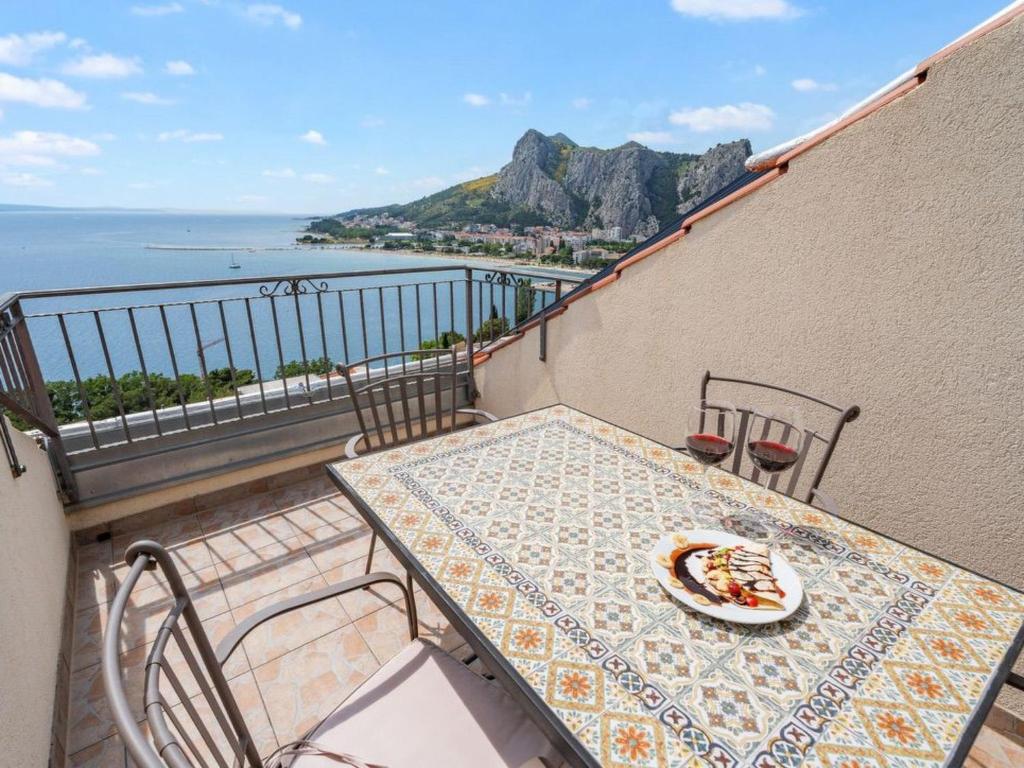 Apartment Ferienappartement mit zwei Meerblick-Balkonen by Interhome