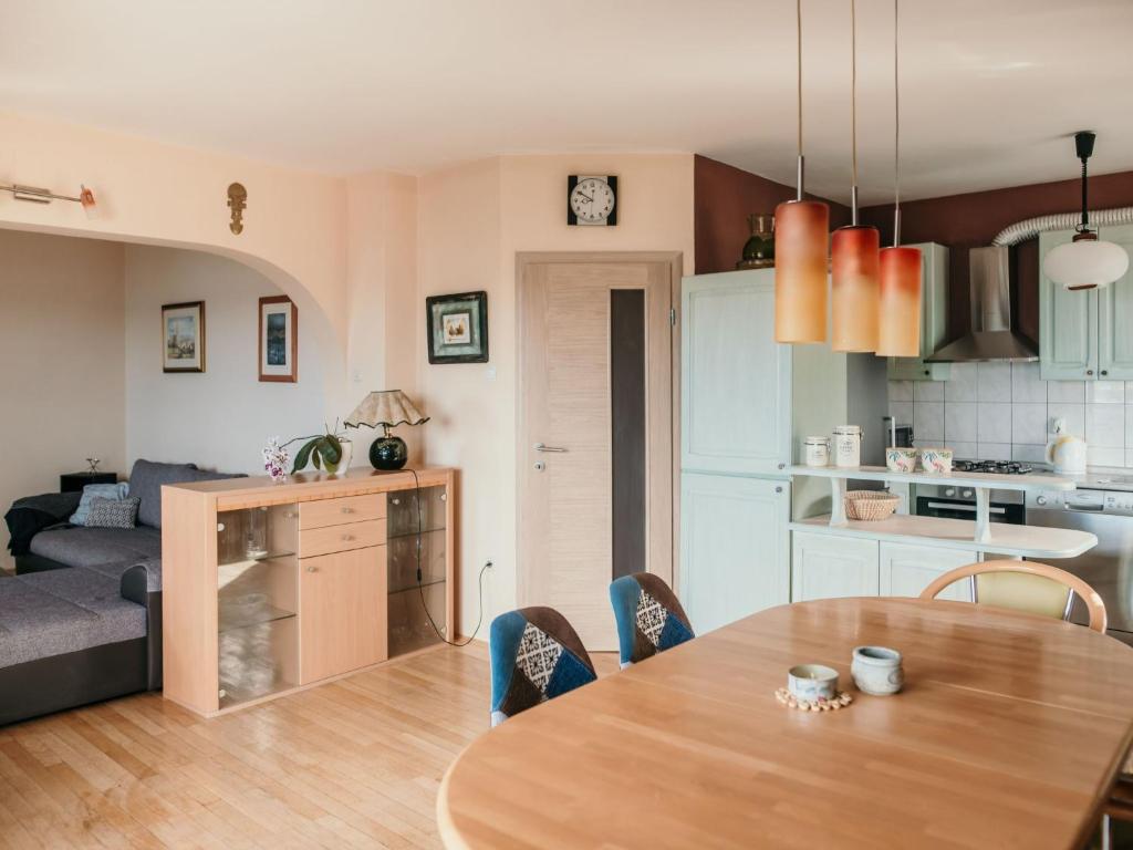 Apartment Bella Vista in der obersten Etage by Interhome