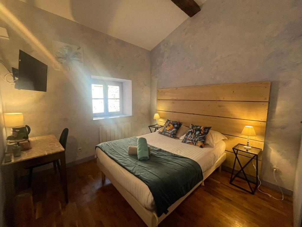 Postel nebo postele na pokoji v ubytování GITE DU ROY D'AMONT Plaine de l'Ain, repas sur réservation