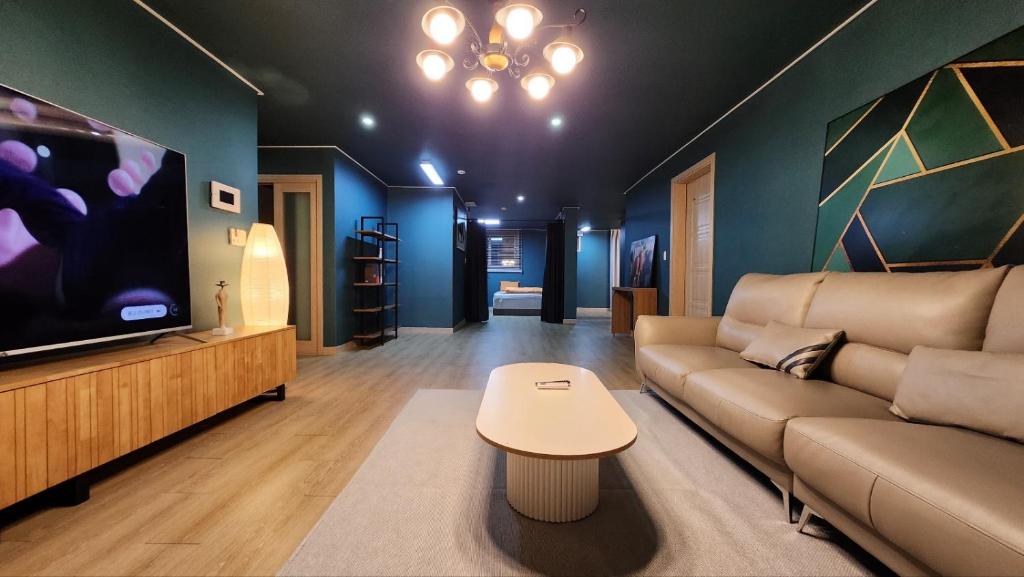 Khu vực ghế ngồi tại A Bridge House 1-C