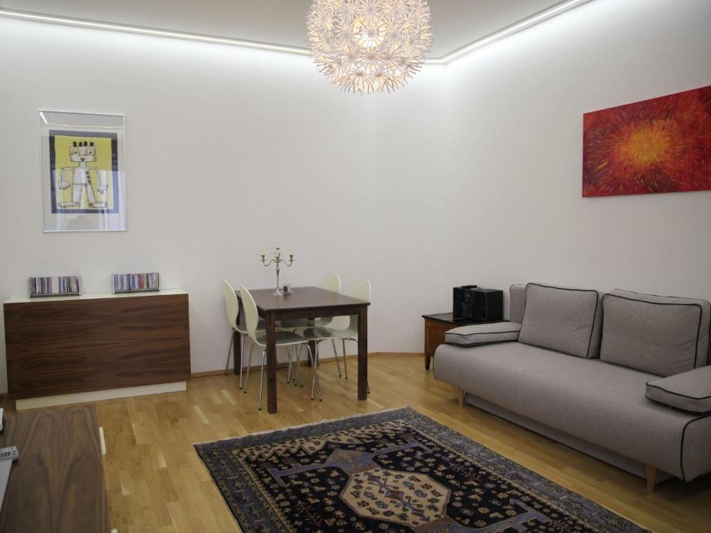 Apartment Moderne Stadtwohnung by Interhome
