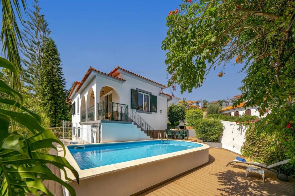 a villa with a swimming pool and a house at Villa Casa Amelia Dio by Villa Plus in Caniço