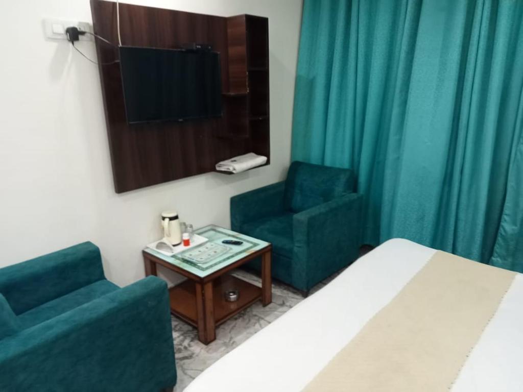 TV a/nebo společenská místnost v ubytování Hotel Royal Heritage Inn