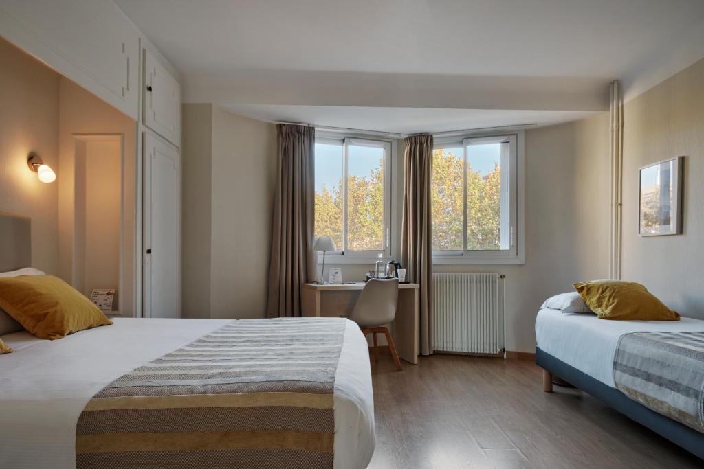 The Originals City, Hôtel Mondial, Perpignan - Deluxe Triple Room