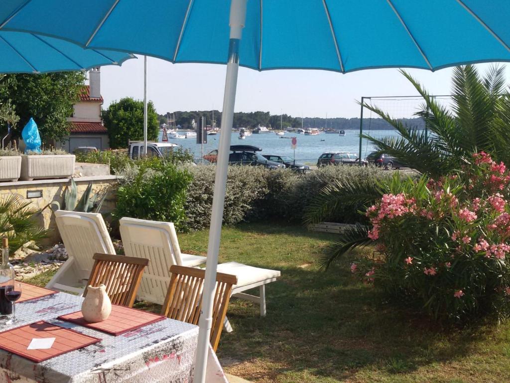 Apartment Direkt am Meer liegendes Apartment mit Garten by Interhome