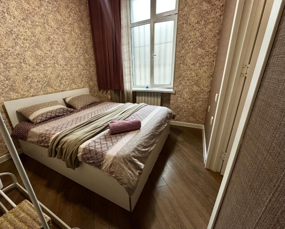 En eller flere senge i et værelse på Yellow Boulevard Apartment