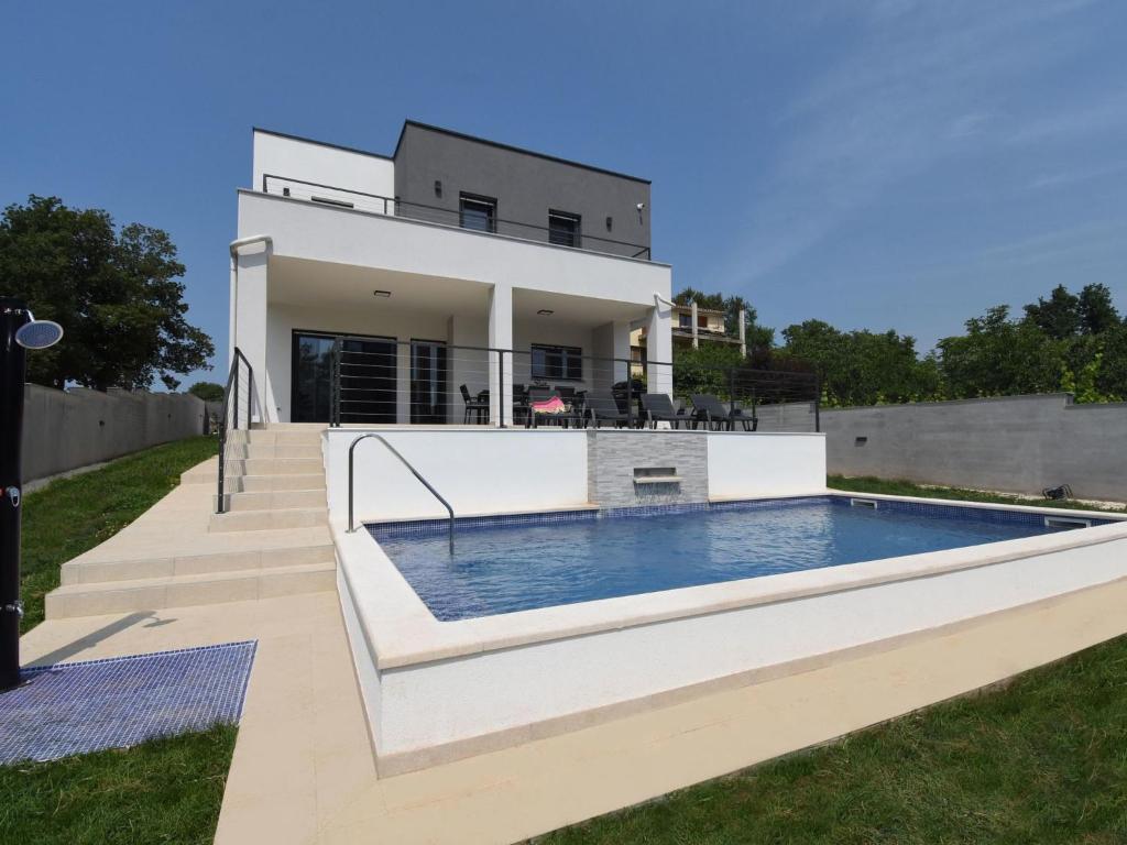 Holiday Home Ferienvilla Luxury Villa Tara mit beheiztem Pool by Interhome