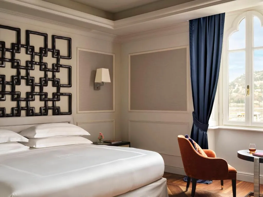 Suite with Lake View