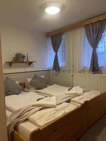 En eller flere senge i et værelse på Rodinný penzion Míša