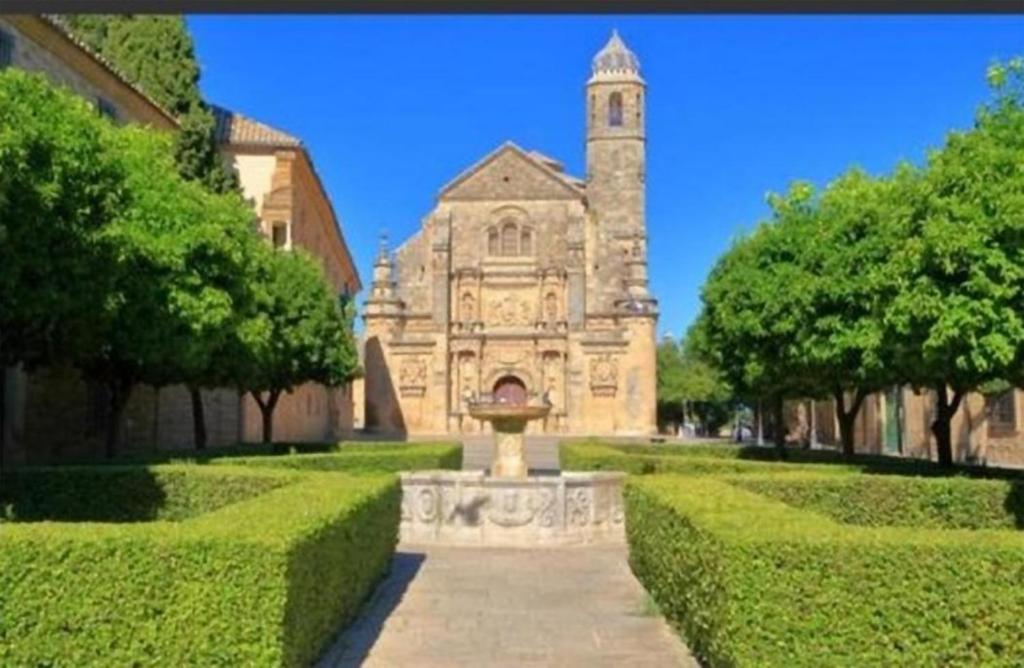 En have udenfor Aurora3 Vandelvira - Alojamiento casco histórico