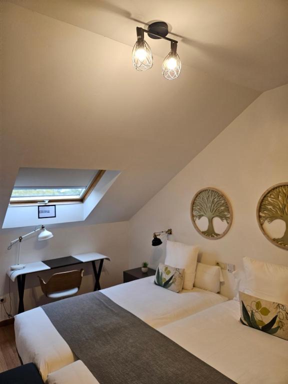 En eller flere senge i et værelse på Apartamentos Ciudad Santiago