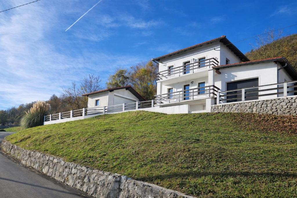 Bygningen som feriehuset ligger i