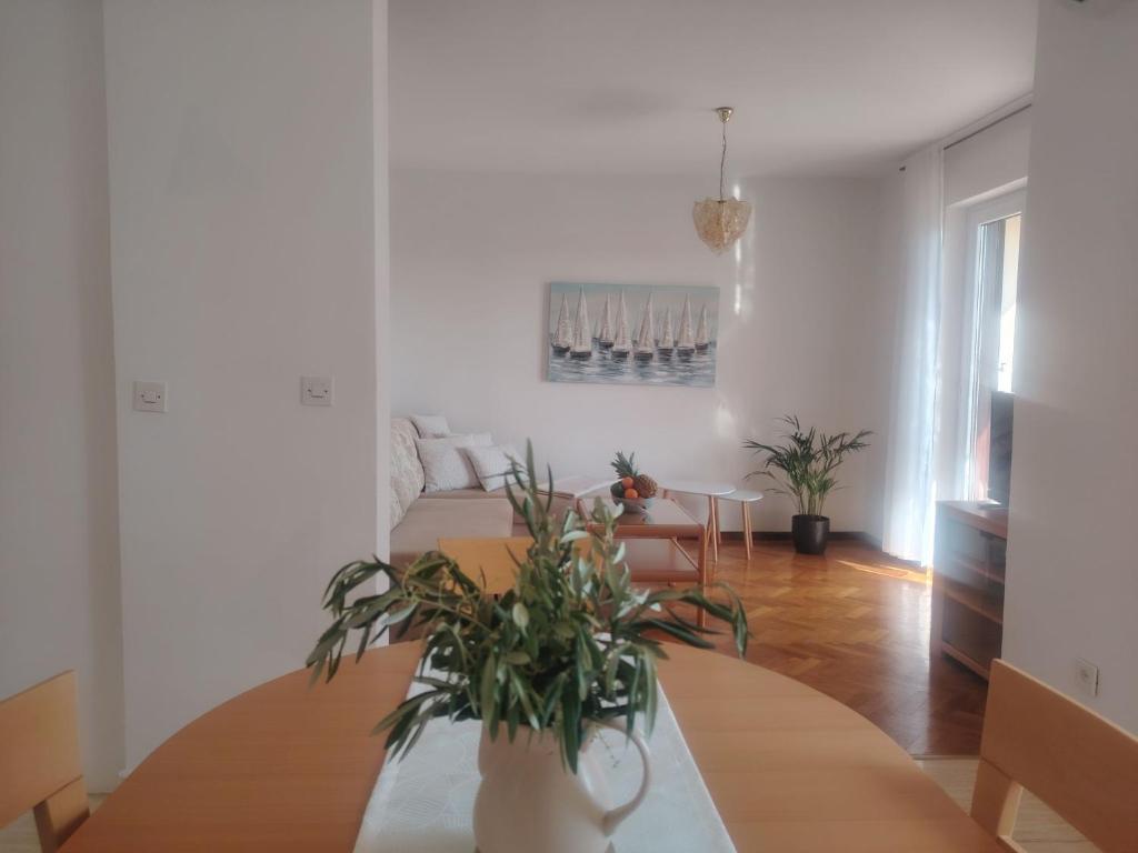 Apartment mit Balkon und Meerblick by Interhome