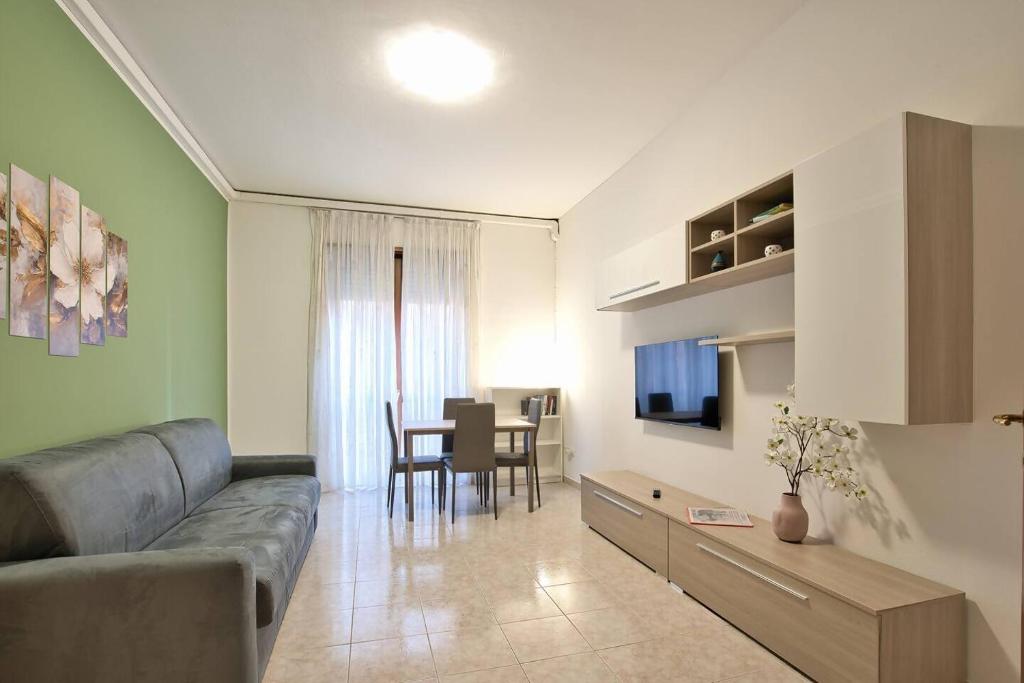 Et tv og/eller underholdning på Davide Host Casa Pirandello 3 min Metro