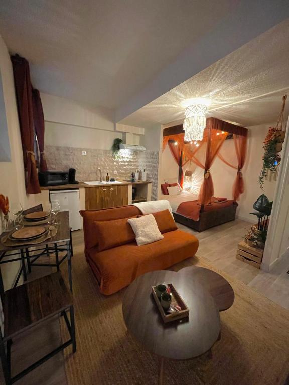 Posezení v ubytování Appartement Nid Bohème - Romantique et Cosy