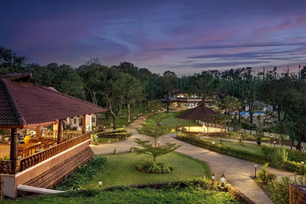 En have udenfor Tapovana The Fern Sakleshpur, Series by Marriott