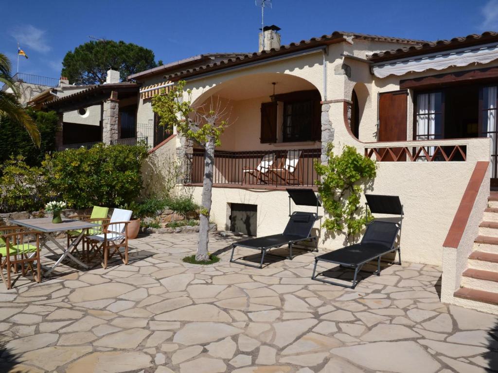 Maison de Vacances à L'Estartit : 3 Chambres, Piscine Commune, Proche Plage et Activités