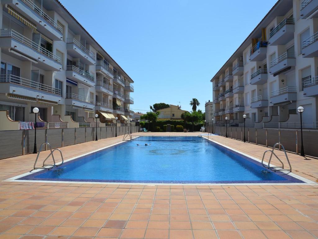 Appartement rénové L'Estartit, 600m plage, piscine, 2 ch. doubles, balcon, proche commerces et port