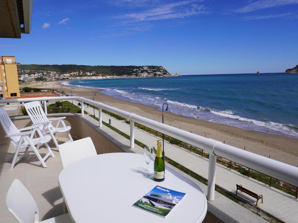 Appartement en bord de mer à L'Estartit avec piscine