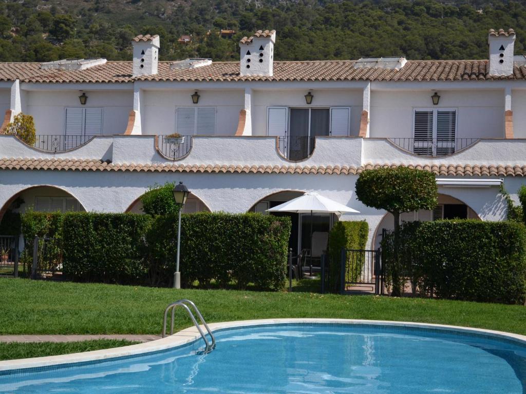 Bazén v ubytování Casa con Piscina y Cerca de la Playa en L'Estartit - ES-323-65 nebo v jeho okolí