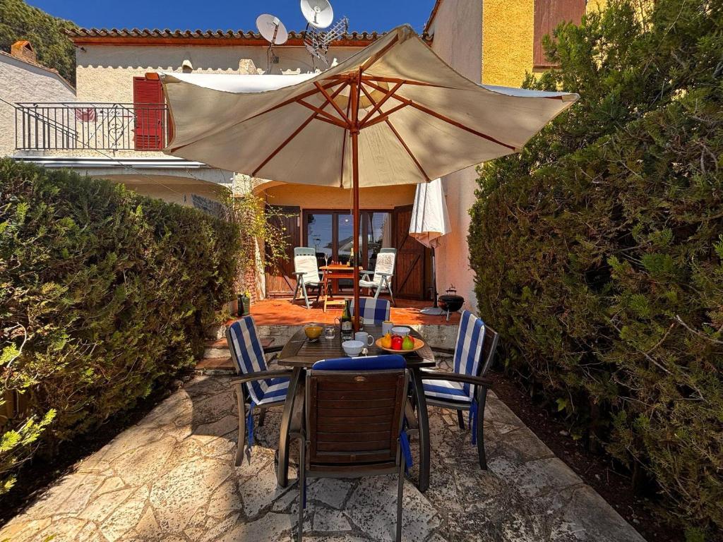 Maison de Charme avec Jardin, Piscine Commune, près de la Plage et de L'Estartit