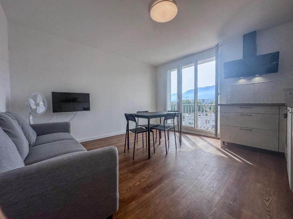 Et tv og/eller underholdning på Le Second Verderet