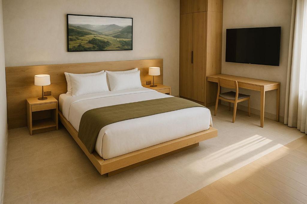 een slaapkamer met een bed, een bureau en een televisie bij Derganda VL in Fier