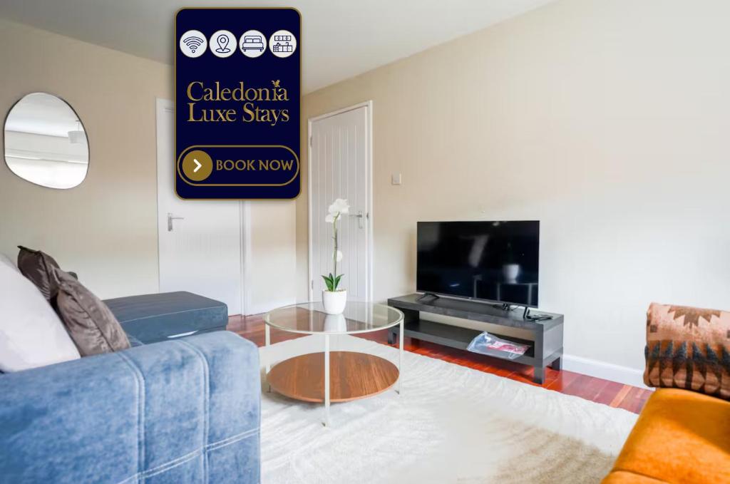 een woonkamer met een blauwe bank en een salontafel bij 4 BDR House By Caledonia Luxe Stays Short Lets & Serviced Accommodation Livingston in Livingston
