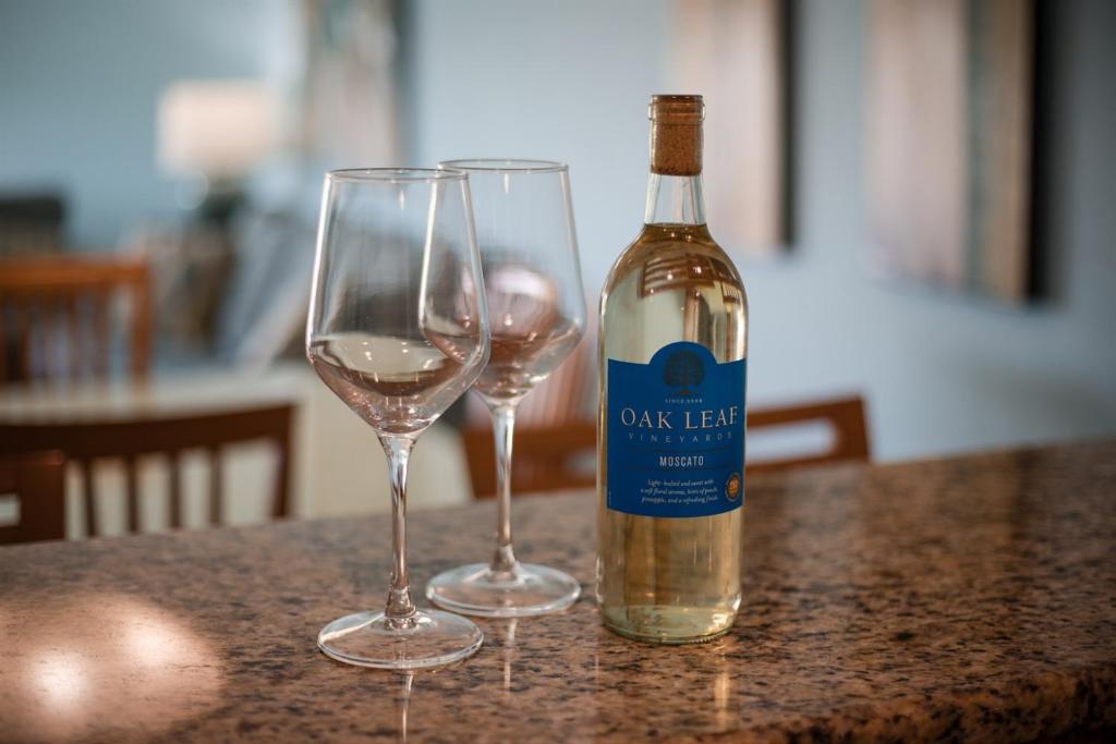 Drinks på Updated 2BR15BA Walk to Beach