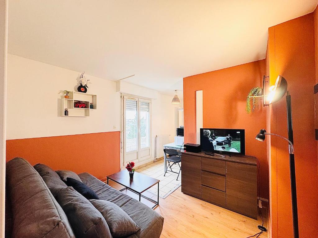 SUPERBE APPARTEMENT 2 PIÈCES AVEC GRANDE TERRASSE - Hizvo