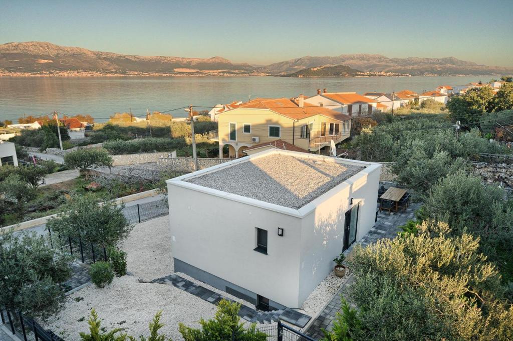 a white house with a view of the water at Tina's Tiny Beach House in Slatine