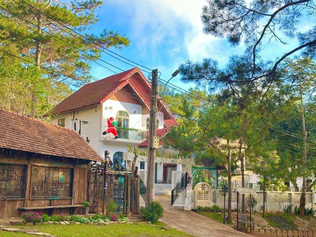 a house with a santa claus on the roof at Thalia Home Măng Đen in Kon Plong