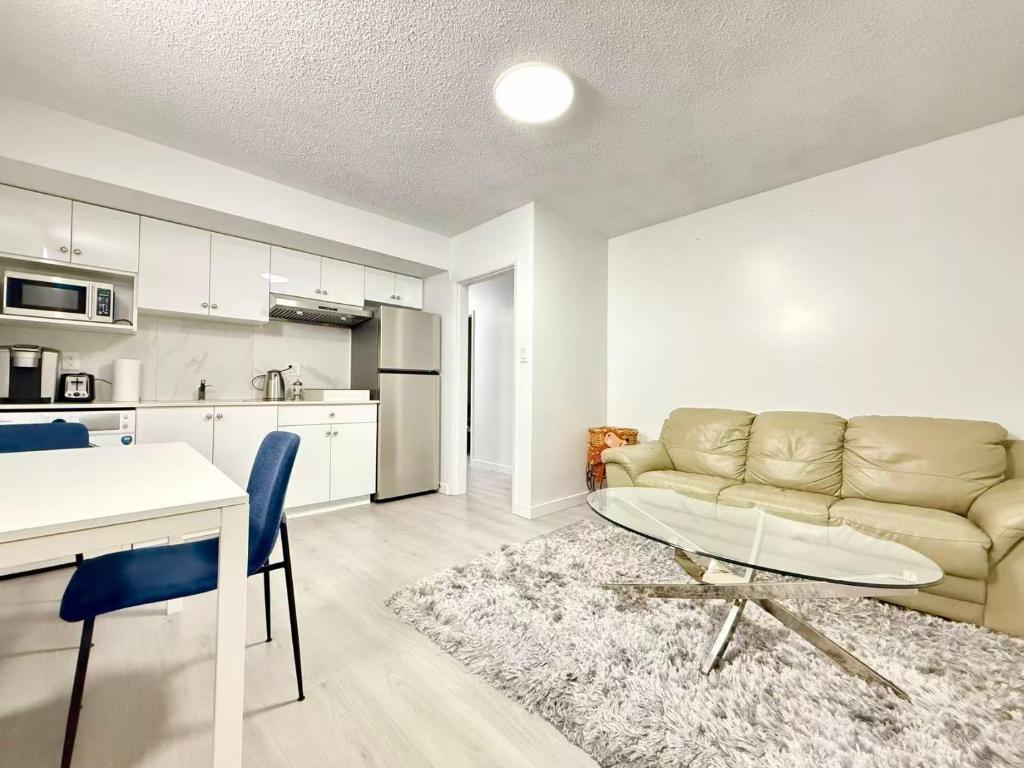 Køkken eller tekøkken på Earles Guest room in Vancouver East